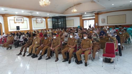 Suasana Penyaluran Bantuan Biaya Pendidikan (2)