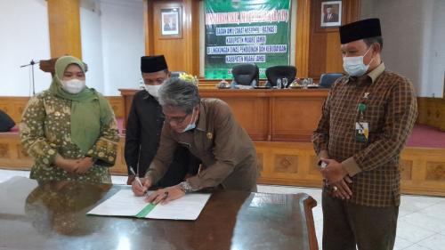 Penyaluran Bantuan Biaya Pendidikan (1)