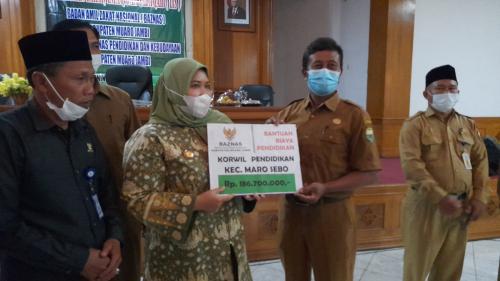 Penyaluran Bantuan Biaya Pendidikan (3)