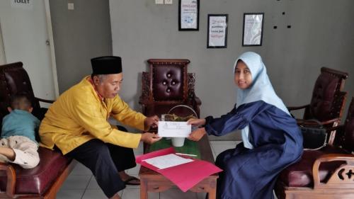 (26/08/2022) - Penyaluran Bantuan Biaya Pendidikan An Ernawati