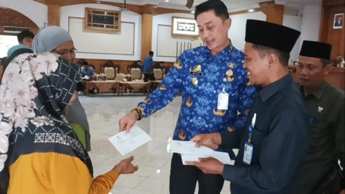 Penyaluran-Bantuan-UKM-Secara-Simbolis-Oleh-PJ.-Bupati-Muaro-Jambi