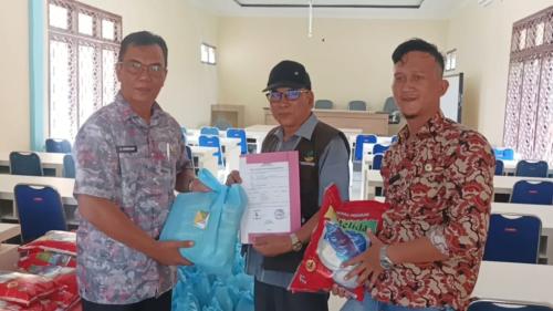 (01/19/2024) - Serah Terima Bantuan 100 Paket Sembako Melalui Dinas Sosial Kabupaten Muaro Jambi