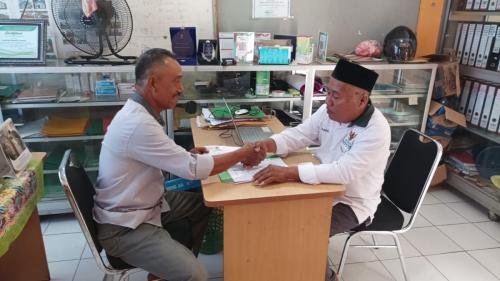 Serah-Terima-Bantuan-Biaya-Pembangunan-Masjid-Ar-Rafah-RT-06-Desa-Muaro-Kumpeh