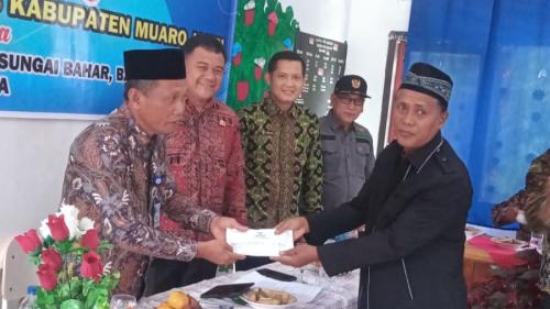 Sosialisasi-Bimbingan-Zakat-Serta-Serah-Terima-Bantuan-Biaya-Pendidikan-di-Bahar-07