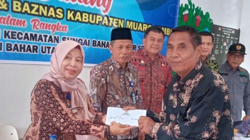 Sosialisasi-Bimbingan-Zakat-Serta-Serah-Terima-Bantuan-Biaya-Pendidikan-di-Bahar-10