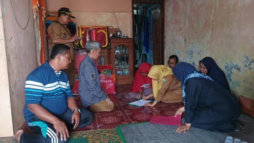 Suasana-Penyaluran-Bantuan-di-Rumah-Duka